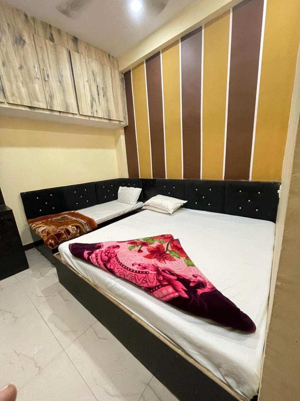 Hotel Amritam Inn Ujjain Exteriör bild