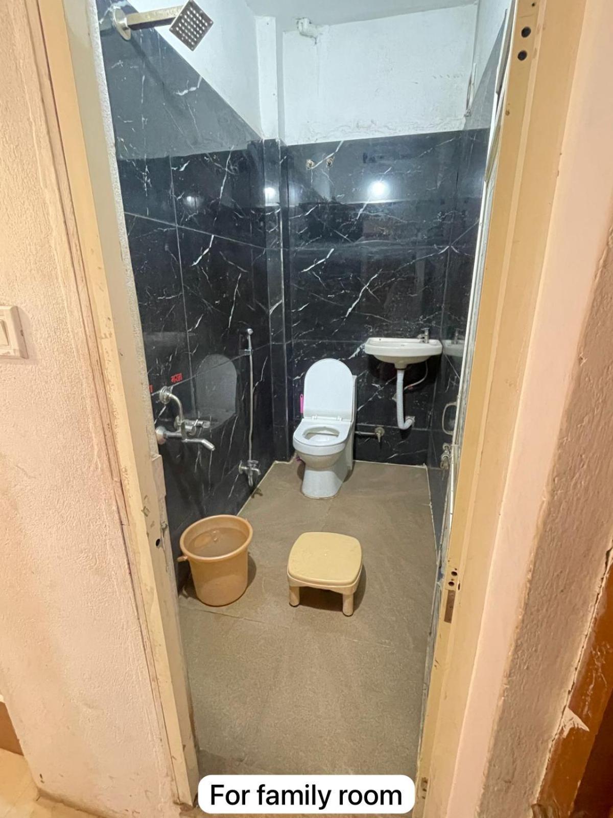 Hotel Amritam Inn Ujjain Exteriör bild