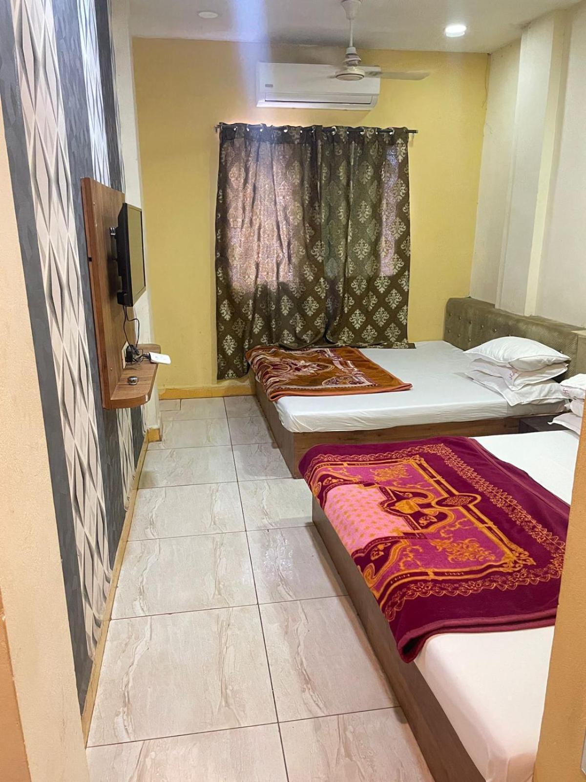 Hotel Amritam Inn Ujjain Exteriör bild